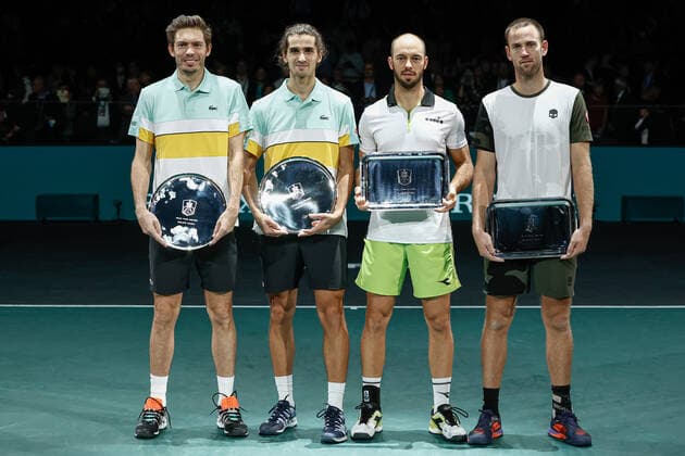 Pierre-Hugues Herbert (FRA), Nicolas Mahut (FRA), Tim Puetz (GER) et Michael VENUS (NZL) TENNIS : Rolex Paris Masters - Finale double messieurs - 07 11 2021 AurelienMorissard Panoramic 