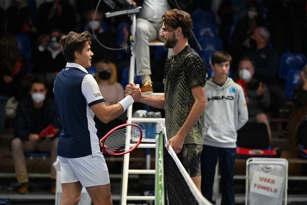 07 11 2021 Tennis ATP Challenger Tour Challenger Eckental Int German Tennis Indoor Championships Final Final Daniel Masur GER Maxime Cressy USA Handshake after end of match