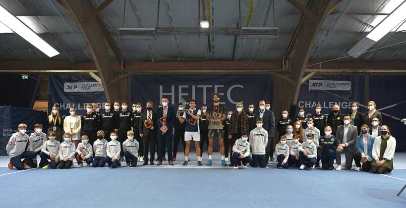 07 11 2021 Tennis ATP Challenger Tour Challenger Eckental Int German Tennis Indoor Championships Final Daniel Masur GER Maxime Cressy USA Group photo with officials and helpers