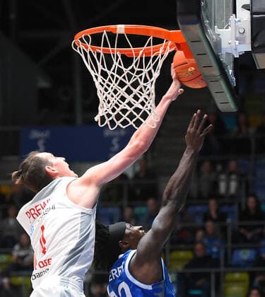 07 11 2021, xhbx, Basketball BBL Bundesliga, Frankfurt Skyliners Brose Bamberg emspor, v l Omar Prewitt Brose Baskets Bamberg , Will Cherry Fraport Skyliners Frankfurt DFL DFB REGULATIONS PROHIBIT ANY USE OF PHOTOGRAPHS as IMAGE SEQUENCES and or QUASI VIDEO Frankfurt am Main