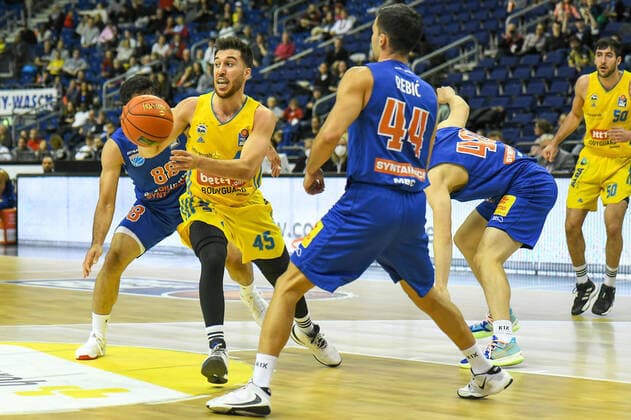 07 11 2021, xlakx, Basketball BBL, Alba Berlin SYNTAINICS MBC emspor, v l Tamir Blatt Alba Berlin No 45 ,Nikola Rebic Syntainics MBC No 44 , Berlin