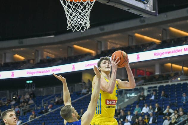 07 11 2021, xlakx, Basketball BBL, Alba Berlin SYNTAINICS MBC emspor, v l Ben Lammers Alba Berlin No 55 Berlin