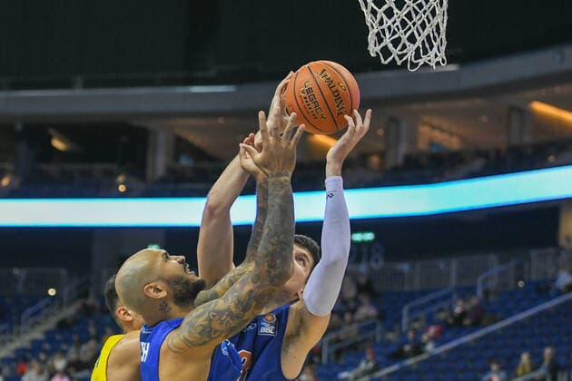 07 11 2021, xlakx, Basketball BBL, Alba Berlin SYNTAINICS MBC emspor, v l Sergio Kerusch Syntainics MBC No 7 ,Goran Huskic Syntainics MBC No 23 Berlin