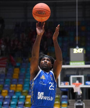 07 11 2021, xhbx, Basketball BBL Bundesliga, Frankfurt Skyliners Brose Bamberg emspor, v l Will Cherry Fraport Skyliners Frankfurt DFL DFB REGULATIONS PROHIBIT ANY USE OF PHOTOGRAPHS as IMAGE SEQUENCES and or QUASI VIDEO Frankfurt am Main