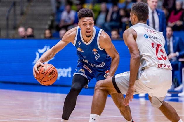easyCredit BBL, Fraport Skyliners vs Brose Bamberg, Frankfurt, Fraport Arena, 7 11 2021 Len Adam Schoormann Fraport Skyliners 6 Kenneth Ogbe Brose Bamberg 25 , Fraport Skyliners vs Brose Bamberg, Frankfurt, Fraport Arena, 7 11 2021 Copyright: xBEAUTIFULxSPORTS Gawlikx