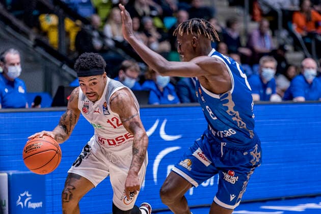 easyCredit BBL, Fraport Skyliners vs Brose Bamberg, Frankfurt, Fraport Arena, 7 11 2021 Justin Robinson Brose Bamberg 12 Brancou Badio Fraport Skyliners 8 , Fraport Skyliners vs Brose Bamberg, Frankfurt, Fraport Arena, 7 11 2021 Copyright: xBEAUTIFULxSPORTS Gawlikx