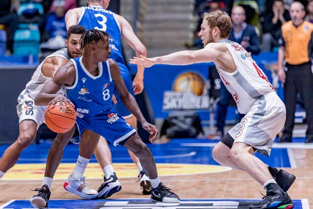 easyCredit BBL, Fraport Skyliners vs Brose Bamberg, Frankfurt, Fraport Arena, 7 11 2021 Brancou Badio Fraport Skyliners 8 Christian Sengfelder Brose Bamberg 43 , Fraport Skyliners vs Brose Bamberg, Frankfurt, Fraport Arena, 7 11 2021 Copyright: xBEAUTIFULxSPORTS Gawlikx