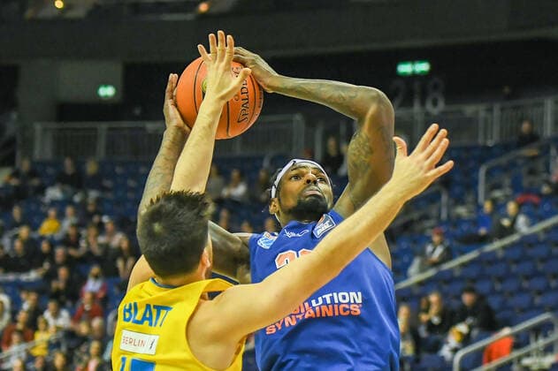 07 11 2021, xlakx, Basketball BBL, Alba Berlin SYNTAINICS MBC emspor, v l Tamir Blatt Alba Berlin No 45 ,Chris Coffey Syntainics MBC No 22 Berlin