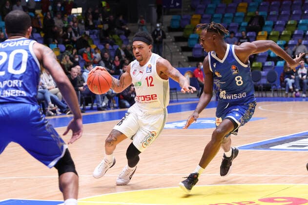 Fraport Skyliners brose Bamberg, easyCredit BBL Justin Robinson brose Bamberg, 12 vs Brancou Badio Fraport Skyliners, 8 easyCredit BBL basketball match between Fraport Skyliners and brose Bamberg on November 7, 2021 at Fraport Arena in Frankfurt am Main , Frankfurt am Main Hesse Germany Fraport Arena