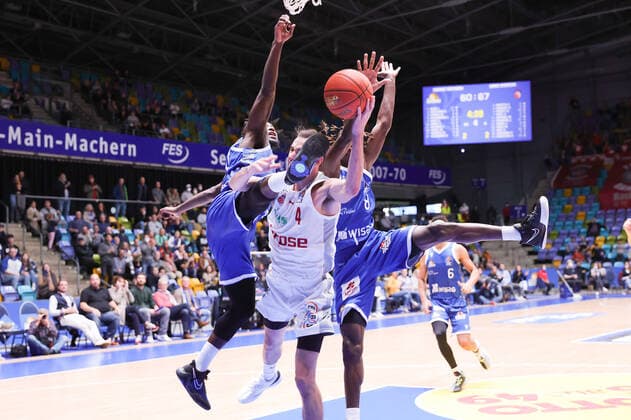Fraport Skyliners brose Bamberg, easyCredit BBL Fight under the basket between Will Cherry Fraport Skyliners, 29 , Omar Prewitt brose Bamberg, 4 and Brancou Badio Fraport Skyliners, 8 Basketball match of the easyCredit BBL between Fraport Skyliners and brose Bamberg on 7 November 2021 at Fraport Arena in Frankfurt am Main , Frankfurt am Main Hesse Germany Fraport Arena