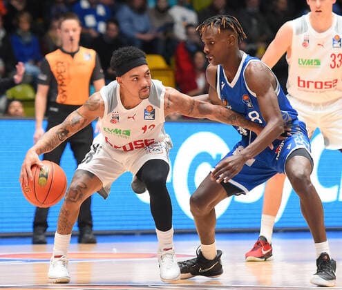 07 11 2021, xhbx, Basketball BBL Bundesliga, Frankfurt Skyliners Brose Bamberg emspor, v l Justin Robinson Brose Baskets Bamberg , Brancou Badio Fraport Skyliners Frankfurt DFL DFB REGULATIONS PROHIBIT ANY USE OF PHOTOGRAPHS as IMAGE SEQUENCES and or QUASI VIDEO Frankfurt am Main