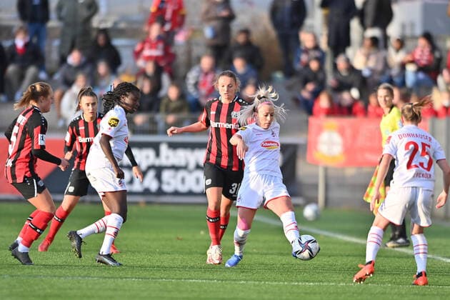 Duel, duel, duel, tackle, tackling, dynamic, action, Mandy Islacker FC Köln, 8 Verena Wieder B04, 31 , 07 11 2021, Leverkusen Germany , Football, Flyeralarm Frauen Bundesliga, Bayer 04 Leverkusen 1 FC Köln, DFB DFL REGULATIONS PROHIBIT ANY USE OF PHOTOGRAPHS AS IMAGE SEQUENCES AND OR QUASI VIDEO xmkx