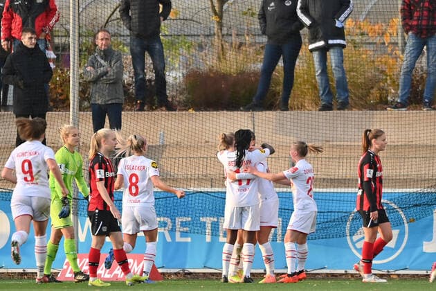 Jubel, Freuen, celebrate, happy, cheer , Goal Celebration 1 FC Köln Frauen 0 1, 07 11 2021, Leverkusen Germany , Fussball, Flyeralarm Frauen Bundesliga, Bayer 04 Leverkusen 1 FC Köln, DFB DFL REGULATIONS PROHIBIT ANY USE OF PHOTOGRAPHS AS IMAGE SEQUENCES AND OR QUASI VIDEO xmkx
