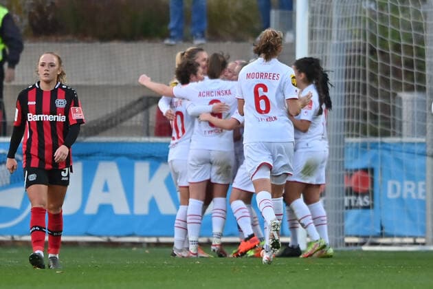 Jubel, Freuen, celebrate, happy, cheer , Goal Celebration 1 FC Köln Frauen 0 2, 07 11 2021, Leverkusen Germany , Fussball, Flyeralarm Frauen Bundesliga, Bayer 04 Leverkusen 1 FC Köln, DFB DFL REGULATIONS PROHIBIT ANY USE OF PHOTOGRAPHS AS IMAGE SEQUENCES AND OR QUASI VIDEO xmkx