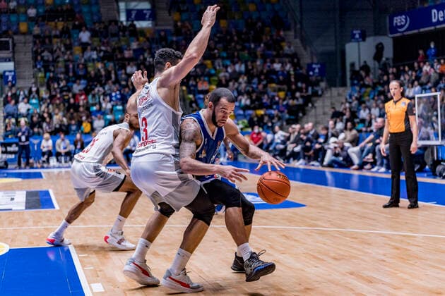 easyCredit BBL, Fraport Skyliners vs Brose Bamberg, Frankfurt, Fraport Arena, 7 11 2021 Dominic Lockhart Brose Bamberg 3 Rasheed Moore Fraport Skyliners 20 , Fraport Skyliners vs Brose Bamberg, Frankfurt, Fraport Arena, 7 11 2021 Copyright: xBEAUTIFULxSPORTS Gawlikx