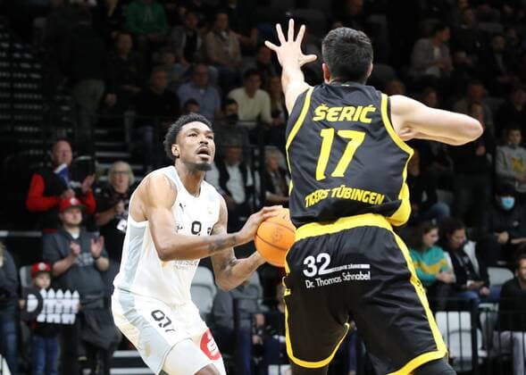 07 11 2021 Basketball Season 2021 2022 2 Bundesliga Pro A 07 Matchday Nürnberg Falcons Basketball Club NBC Tigers Tuebingen DaMa Josh Price 9, Nürnberg Falcons BC NBC Mateo Seric 17, Tigers Tuebingen, Tigers Tuebingen.