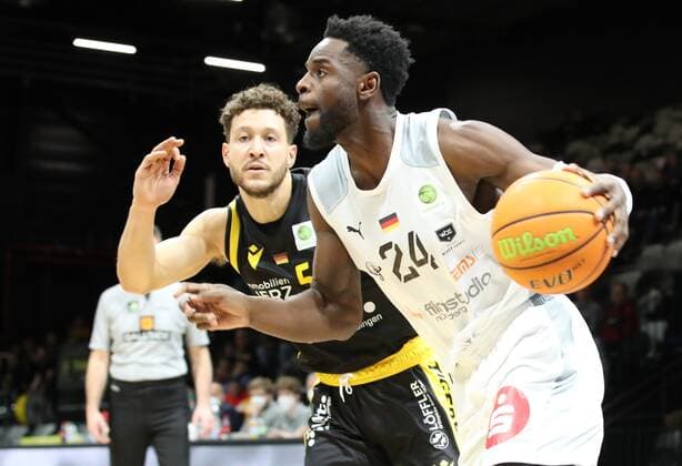 07 11 2021 Basketball Season 2021 2022 2 Bundesliga Pro A 07 Matchday Nürnberg Falcons Basketball Club NBC Tigers Tübingen DaMa Joanic Grüttner Gruettner Bacoul 50, Tigers Tübingen, Tigers Tuebingen Roland L Amour Nyama 24, Nürnberg Falcons BC NBC