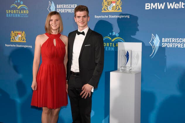 Lukas Kohl with sister Theresa Kohl at the 20 award ceremony of the Bavarian Sports Award 2021 in the BMW World Munich Munich, 06 11 2021 Foto:xS.xAdamx xFuturexImage