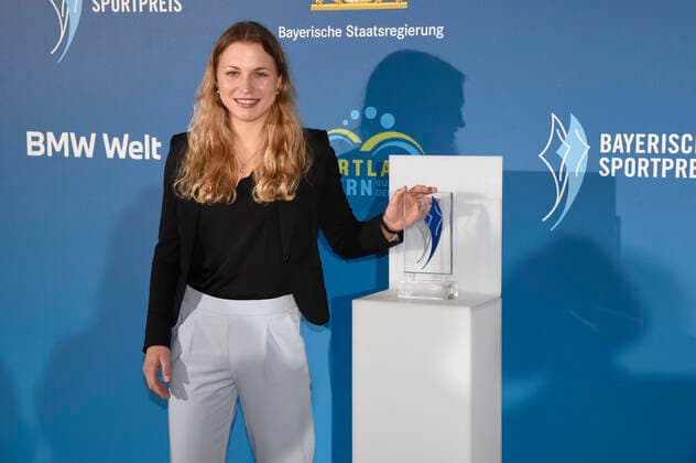 Theresa Stoll at the 20 award ceremony of the Bavarian Sports Award 2021 in the BMW World Munich Munich, 06 11 2021 Foto:xS.xAdamx xFuturexImage