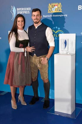 Sideris Tasiadis with girlfriend Denise at the 20 award ceremony of the Bavarian Sports Award 2021 at the BMW World Munich Munich, 06 11 2021 Foto:xS.xAdamx xFuturexImage