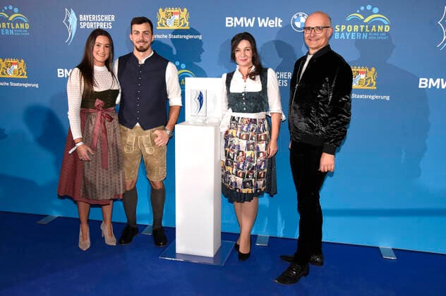 Sideris Tasiadis with girlfriend Denise, Marion Buk Kluger and Andreas Jäckel at the 20 award ceremony of the Bavarian Sports Award 2021 at the BMW World Munich Munich, 06 11 2021 Foto:xS.xAdamx xFuturexImage