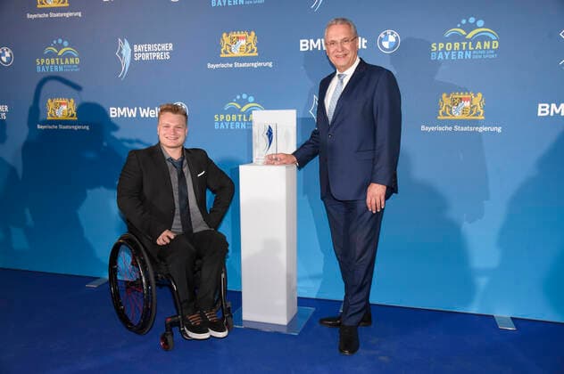 Nikolai Sommer and Joachim Herrmann at the 20 award ceremony of the Bavarian Sports Award 2021 at the BMW World Munich Munich, 06 11 2021 Foto:xS.xAdamx xFuturexImage