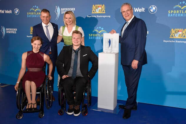 Anna Schaffelhuber, Tobias Angerer, Hilde Gerg, Nikolai Sommer and Joachim Herrmann at the 20 award ceremony of the Bavarian Sports Award 2021 at the BMW World Munich Munich, 06 11 2021 Foto:xS.xAdamx xFuturexImage