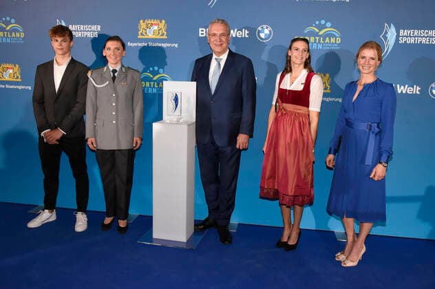 Taliso Engel, Lisa Brennauer, Joachim Herrmann, Ricarda Funk and Jessica von Bredow Werndl at the 20 award ceremony of the Bavarian Sports Award 2021 at the BMW World Munich Munich, 06 11 2021 Foto:xS.xAdamx xFuturexImage