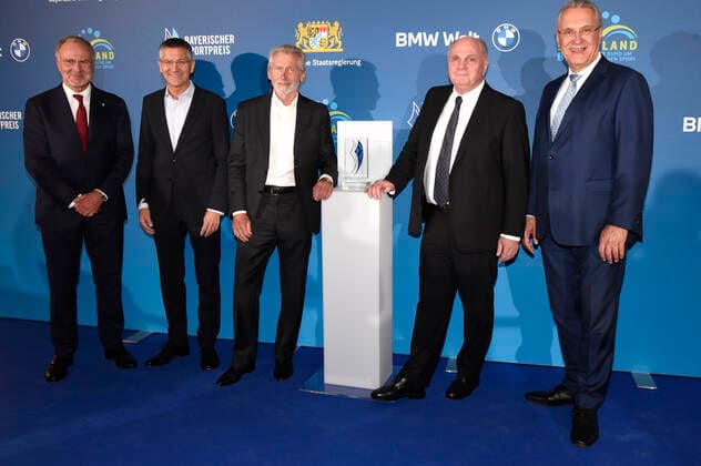 Karl Heinz Rummenigge, Herbert Hainer, Paul Breitner, Uli Hoeneß and Joachim Herrmann at the 20 presentation of the Bavarian Sports Award 2021 at BMW World Munich Munich, 06 11 2021 Foto:xS.xAdamx xFuturexImage