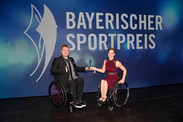 Nikolai Sommer and Anna Schaffelhuber at the 20 award ceremony of the Bavarian Sports Award 2021 in the BMW World Munich Munich, 06 11 2021 Foto:xS.xAdamx xFuturexImage
