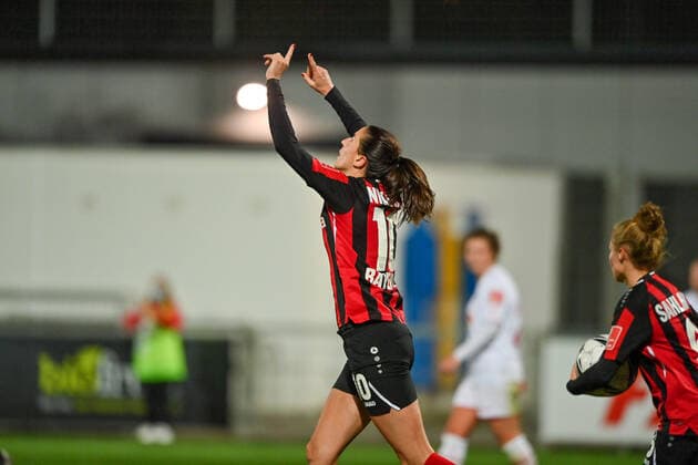 Milena Nikolic B04, 10 cheers her 2 3, 07 11 2021, Leverkusen Germany , Football, Flyeralarm Frauen Bundesliga, Bayer 04 Leverkusen 1 FC Köln, DFB DFL REGULATES PROHIBIT ANY USE OF PHOTOGRAPHS AS IMAGE SEQUENCES AND OR QUASI VIDEO xmkx
