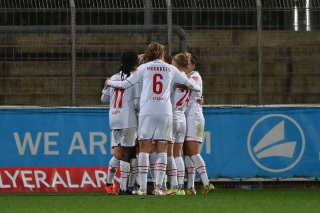 Jubel, Freuen, celebrate, happy, cheer , Goal Celebration 1 FC Köln 2 4, 07 11 2021, Leverkusen Germany , Fussball, Flyeralarm Frauen Bundesliga, Bayer 04 Leverkusen 1 FC Köln, DFB DFL REGULATIONS PROHIBIT ANY USE OF PHOTOGRAPHS AS IMAGE SEQUENCES AND OR QUASI VIDEO xmkx
