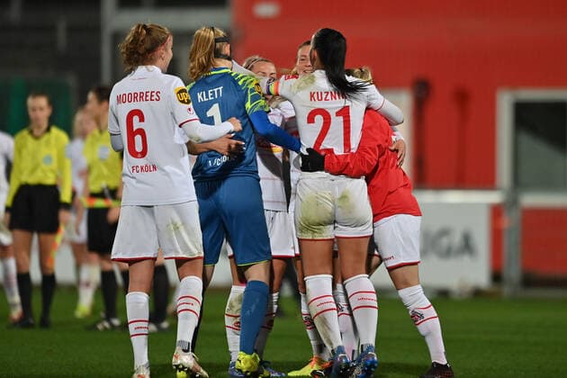 1 FC Köln women celebrate 3 4 win, 07 11 2021, Leverkusen Germany , Football, Flyeralarm Frauen Bundesliga, Bayer 04 Leverkusen 1 FC Köln, DFB DFL REGULATES PROHIBIT ANY USE OF PHOTOGRAPHS AS IMAGE SEQUENCES AND OR QUASI VIDEO xmkx