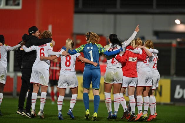 1 FC Köln women celebrate 3 4 win, 07 11 2021, Leverkusen Germany , Football, Flyeralarm Frauen Bundesliga, Bayer 04 Leverkusen 1 FC Köln, DFB DFL REGULATES PROHIBIT ANY USE OF PHOTOGRAPHS AS IMAGE SEQUENCES AND OR QUASI VIDEO xmkx
