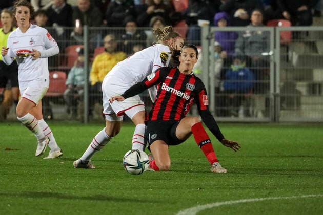 Milena Nikolic Bayer04 Leverkusen, 10 and Nina Pelzer 1 FC Koeln, 06 Bayer 04 Leverkusen vs 1 FC Koeln, Football, 2 Women Bundesliga, Matchday 7, Season 2021 2022, 07 11 2021, Bayer 04 Leverkusen vs 1 FC Koeln, Football, 2 Women Bundesliga, Matchday 7, Season 2021 2022, 07 11 2021 Copyright: xEibner-Pressefoto SaraxRoustax EP_SRA