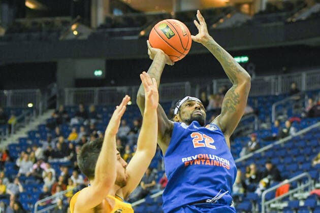 07 11 2021, xlakx, Basketball BBL, Alba Berlin SYNTAINICS MBC emspor, v l Tamir Blatt Alba Berlin No 45 ,Chris Coffey Syntainics MBC No 22 Berlin