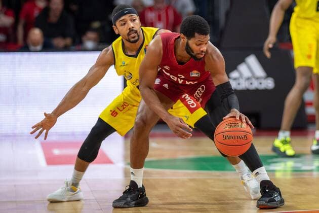 Phil Pressey 11 EWE Baskets Oldenburg , Corey Walden 2 FC Bayern , FC Bayern Basketball vs EWE Baskets Oldenburg, easyCredit BBL, 07 11 2021 Muenchen Bayern Germany Copyright: xkolbert-press UlrichxGamelx