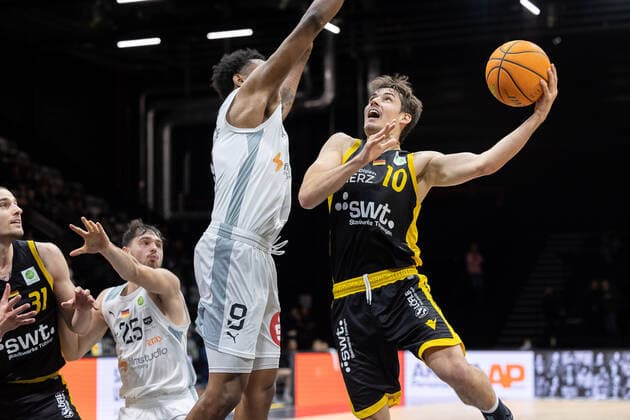Gianni Otto Tigers Tuebingen, 10 ¨¨ Nuernberg Falcons BC vs Tigers Tuebingen, 2 Basketball, Bundesliga, Pro A, Barmer 2 Basketball, Matchday 27, Season 2021 2022, 07 11 2021, ¨¨ Nuernberg Falcons BC Tigers Tuebingen, Basketball, 2 Bundesliga, Barmer 2 Basketball, Matchday 27, Season 2021 2022, 07 11 2021 Nuernberg. Copyright: xDennisxDuddek xEibnerxPressefotox EP_DDK