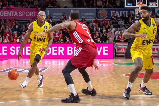Rickey Paulding 23 EWE Baskets Oldenburg , Thomas Deshaun 1 FC Bayern , FC Bayern Basketball vs EWE Baskets Oldenburg, easyCredit BBL, 07 11 2021 Muenchen Bayern Germany Copyright: xkolbert-press UlrichxGamelx