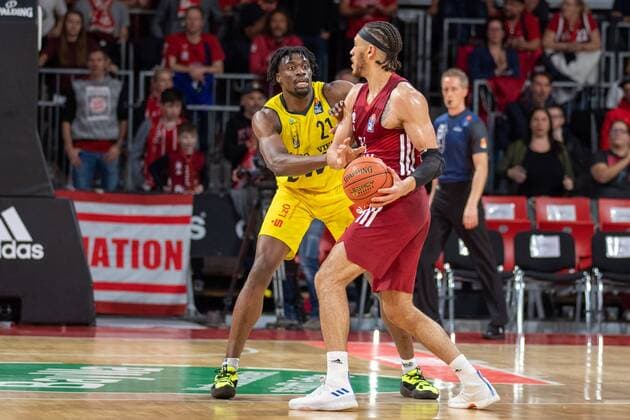 Tai Odiase 21 EWE Baskets Oldenburg , Gavin Schilling 34 FC Bayern , FC Bayern Basketball vs EWE Baskets Oldenburg, easyCredit BBL, 07 11 2021 Muenchen Bayern Germany Copyright: xkolbert-press UlrichxGamelx