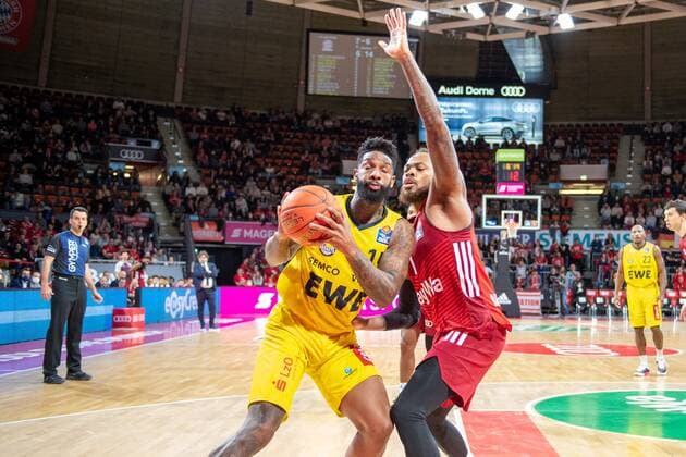 Cameron Clark 15 EWE Baskets Oldenburg , Thomas Deshaun 1 FC Bayern , FC Bayern Basketball vs EWE Baskets Oldenburg, easyCredit BBL, 07 11 2021 Muenchen Bayern Germany Copyright: xkolbert-press UlrichxGamelx