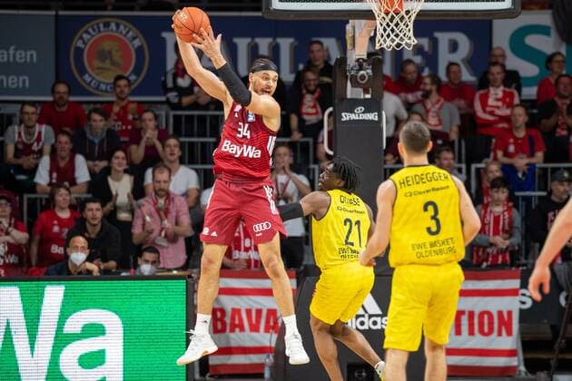 Gavin Schilling 34 FC Bayern , Tai Odiase 21 EWE Baskets Oldenburg , FC Bayern Basketball vs EWE Baskets Oldenburg, easyCredit BBL, 07 11 2021 Muenchen Bayern Germany Copyright: xkolbert-press UlrichxGamelx