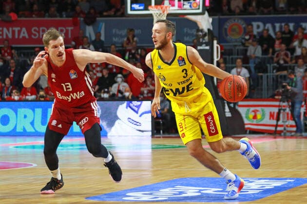 13 Andreas Obst FCBB red against 3 Max Heidegger Oldenburg Basketball BBL FC Bayern Muenchen EWE Baskets Oldenburg at the Audi Dome on 06 11 2021 PHOTO Mladen Lackovic LakoPress