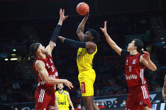 34 Gavin Schilling, l and 11 Vladimir Lucic FCBB vs 21 Tai Odiase Oldenburg Basketball BBL FC Bayern Muenchen EWE Baskets Oldenburg at Audi Dome on 06 11 2021 PHOTO Mladen Lackovic LakoPress