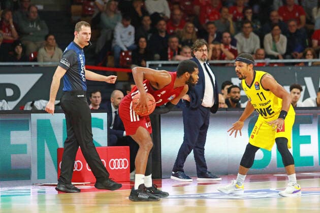 2 Corey Walden FCBB red vs 11 Phil Pressey Oldenburg Basketball BBL FC Bayern Muenchen EWE Baskets Oldenburg at Audi Dome on 06 11 2021 PHOTO Mladen Lackovic LakoPress