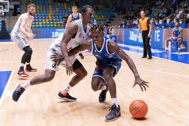 Fraport Skyliners brose Bamberg, easyCredit BBL Brancou Badio Fraport Skyliners, 8 has played around Shannon Scott brose Bamberg, 7 Basketball match of the easyCredit BBL between Fraport Skyliners and brose Bamberg on 7 November 2021 at Fraport Arena in Frankfurt am Main , Frankfurt am Main Hesse Germany Fraport Arena