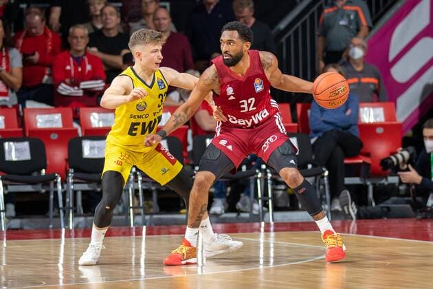 Bennet Hundt 33 EWE Baskets Oldenburg , Darrun Hilliard 32 FC Bayern , FC Bayern Basketball vs EWE Baskets Oldenburg, easyCredit BBL, 07 11 2021 Muenchen Bayern Germany Copyright: xkolbert-press UlrichxGamelx