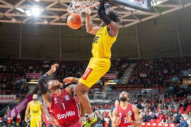Thomas Deshaun 1 FC Bayern , Tai Odiase 21 EWE Baskets Oldenburg , Darrun Hilliard 32 FC Bayern , FC Bayern Basketball vs EWE Baskets Oldenburg, easyCredit BBL, 07 11 2021 Muenchen Bayern Germany Copyright: xkolbert-press UlrichxGamelx