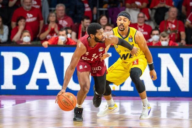 Corey Walden 2 FC Bayern , Sebastian Herrera 7 EWE Baskets Oldenburg , FC Bayern Basketball vs EWE Baskets Oldenburg, easyCredit BBL, 07 11 2021 Muenchen Bayern Germany Copyright: xkolbert-press UlrichxGamelx