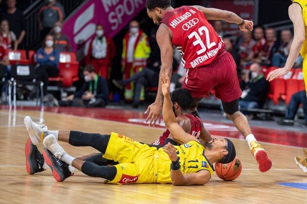 Phil Pressey 11 EWE Baskets Oldenburg , Darrun Hilliard 32 FC Bayern , FC Bayern Basketball vs EWE Baskets Oldenburg, easyCredit BBL, 07 11 2021 Muenchen Bayern Germany Copyright: xkolbert-press UlrichxGamelx